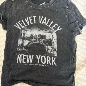Hollister Black Velvet Valley New York Graphic Tee